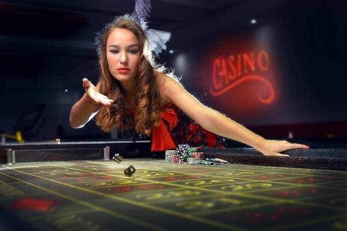 Người chơi Việt Nam trải nghiệm slot online qn88 trên điện thoại di động